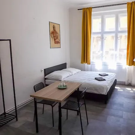 New Spacious C2 Homestay Prague